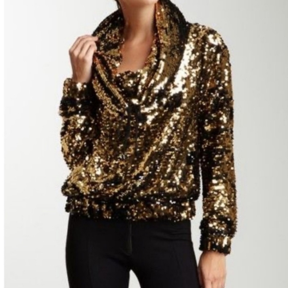 6126 Lindsay Lohan gold sequence pullover